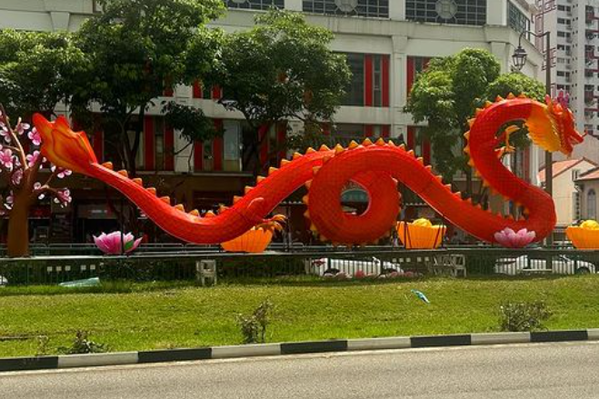 Dragon installation in Chinatown, Singapore