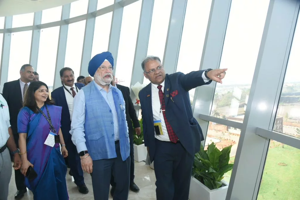 Hardeep Singh Puri is given a tech-enabled safety management demonstration at India Energy Week 2024