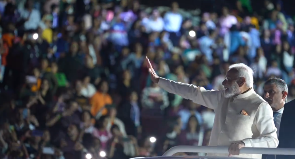 Indian expats greet PM Modi in Abu Dhabi