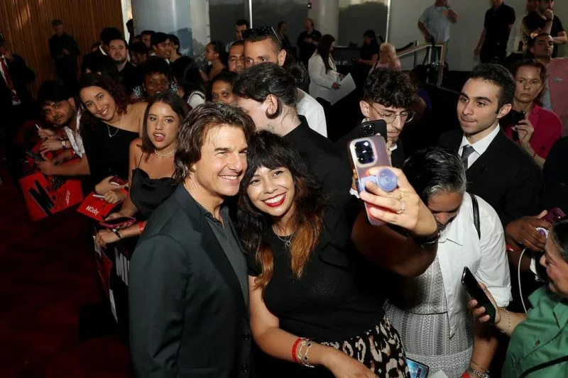 Tom Cruise makes relationship with Russian socialite Elsina Khayrova official