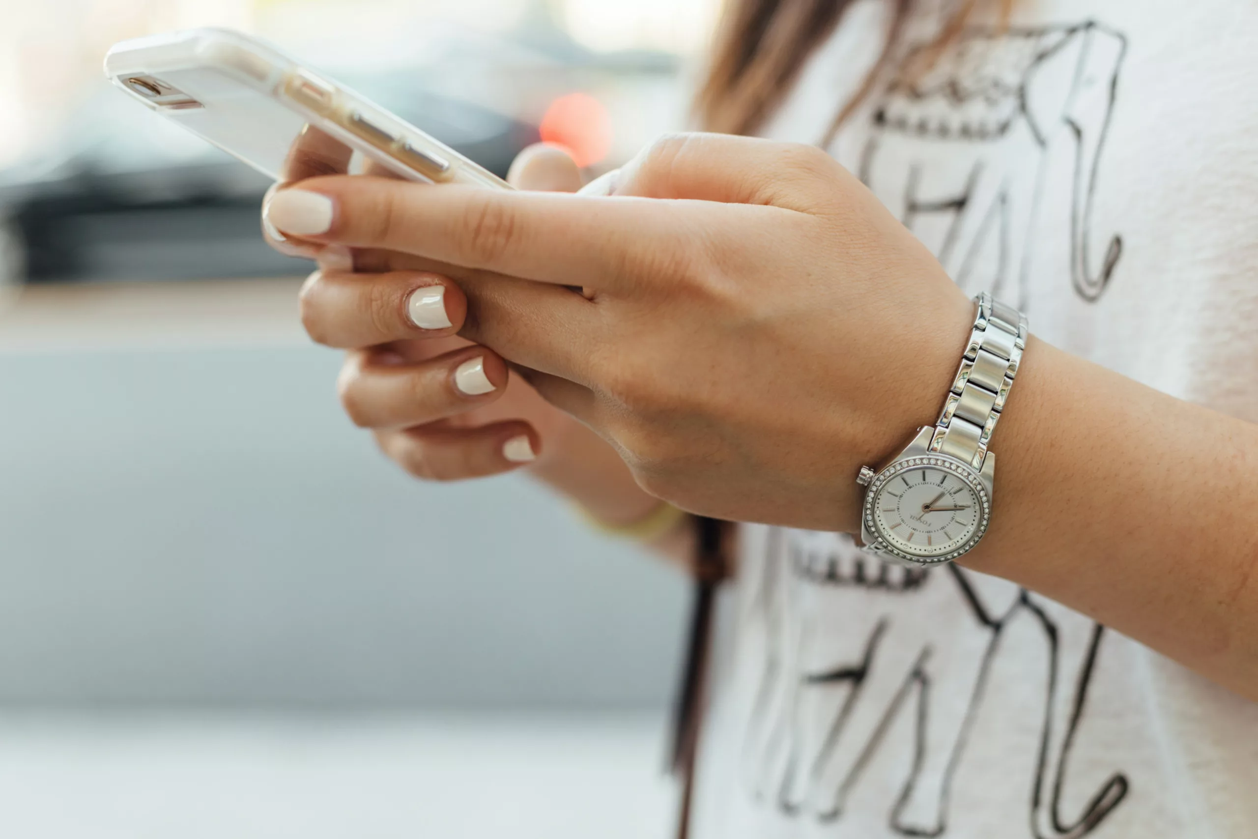 British government issues guidelines to prohibit use of mobile phones in schools