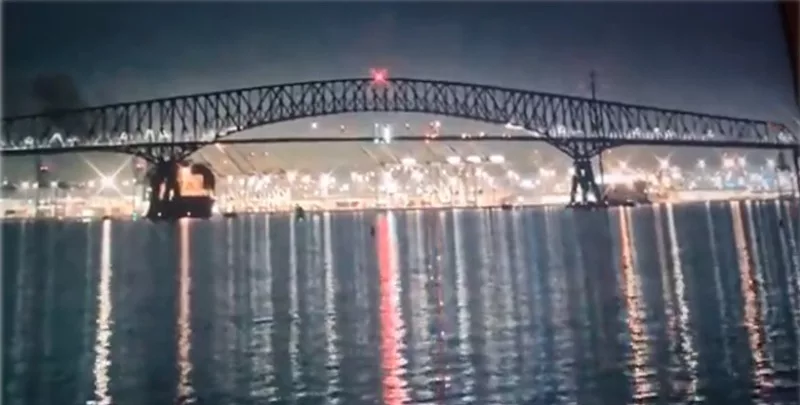 Baltimore bridge collapses