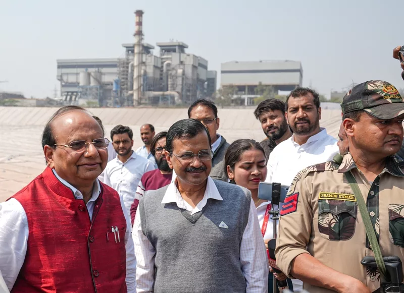 Delhi CM Arvind Kejriwal with Lt Governor Vinay Kumar Saxena