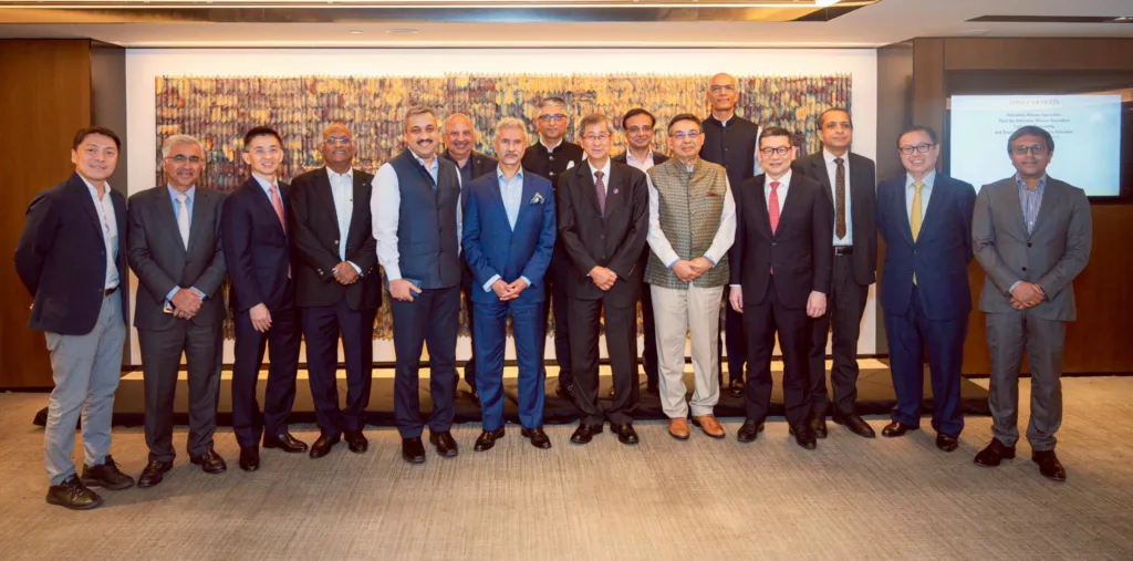 Jaishankar meets corporate leaders in Singapore