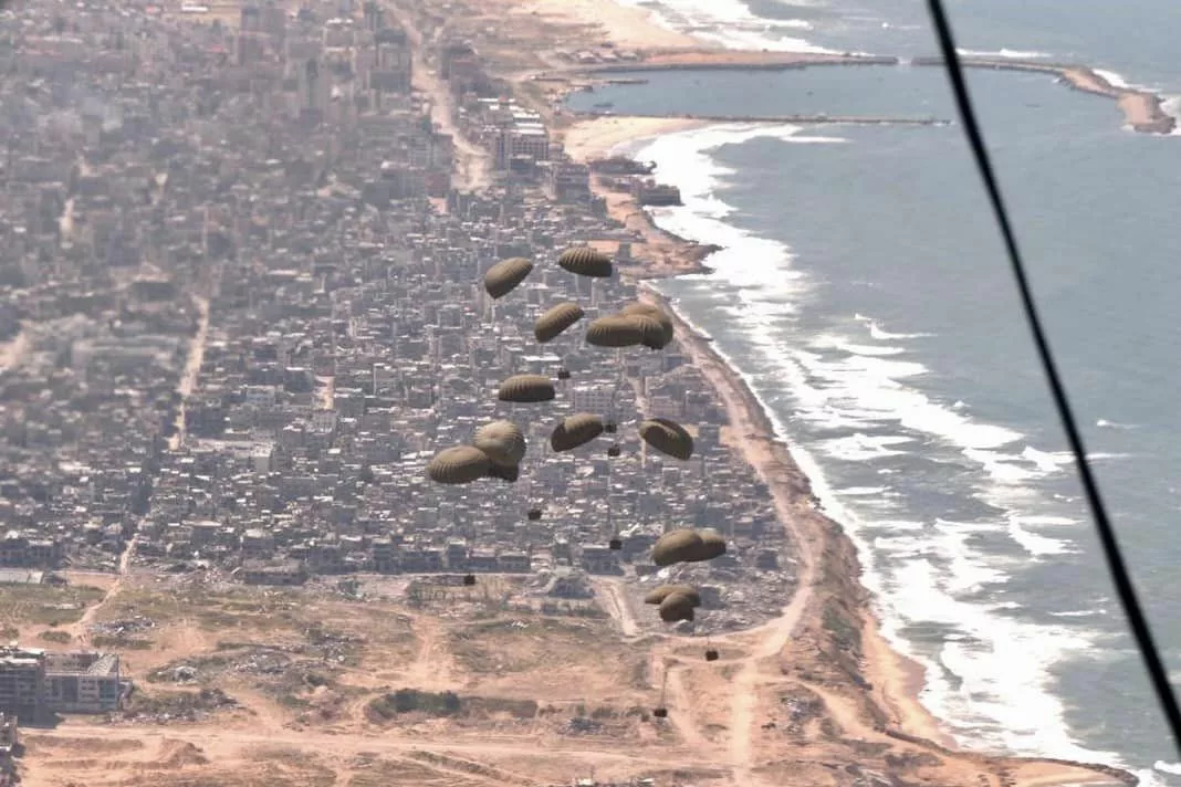 Singapore: RSAF airdrops humanitarian aid in Gaza