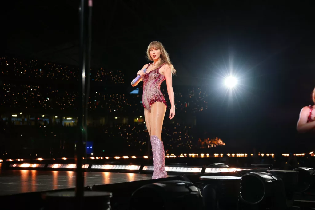 Taylor Swift in Singapore_on stage Day 5