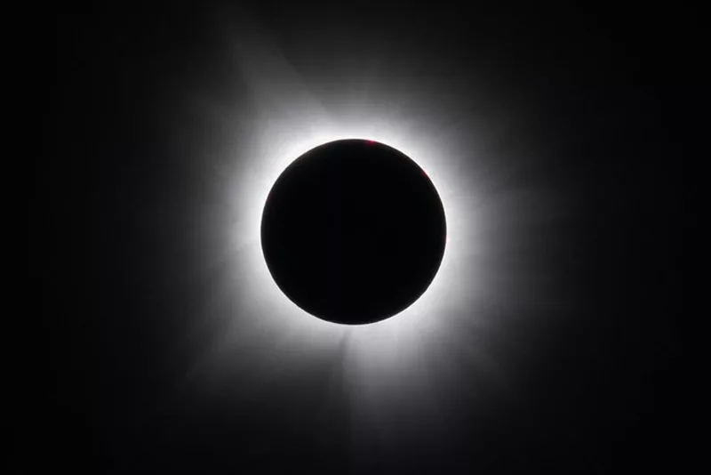 Total Solar Eclipse stuns skygazers 