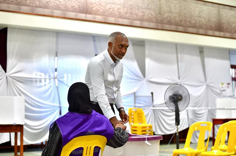 Over 200,000 Maldivians voted in the parliamentary elections held on Sunday, in which 326 candidates contested for 93 seats in the next parliamentary assembly, including six news seats, reported Sun Online International.