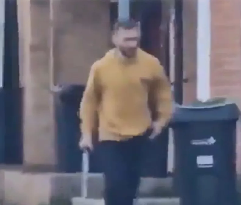 Man with sword arrested after he attacks cops, people in London