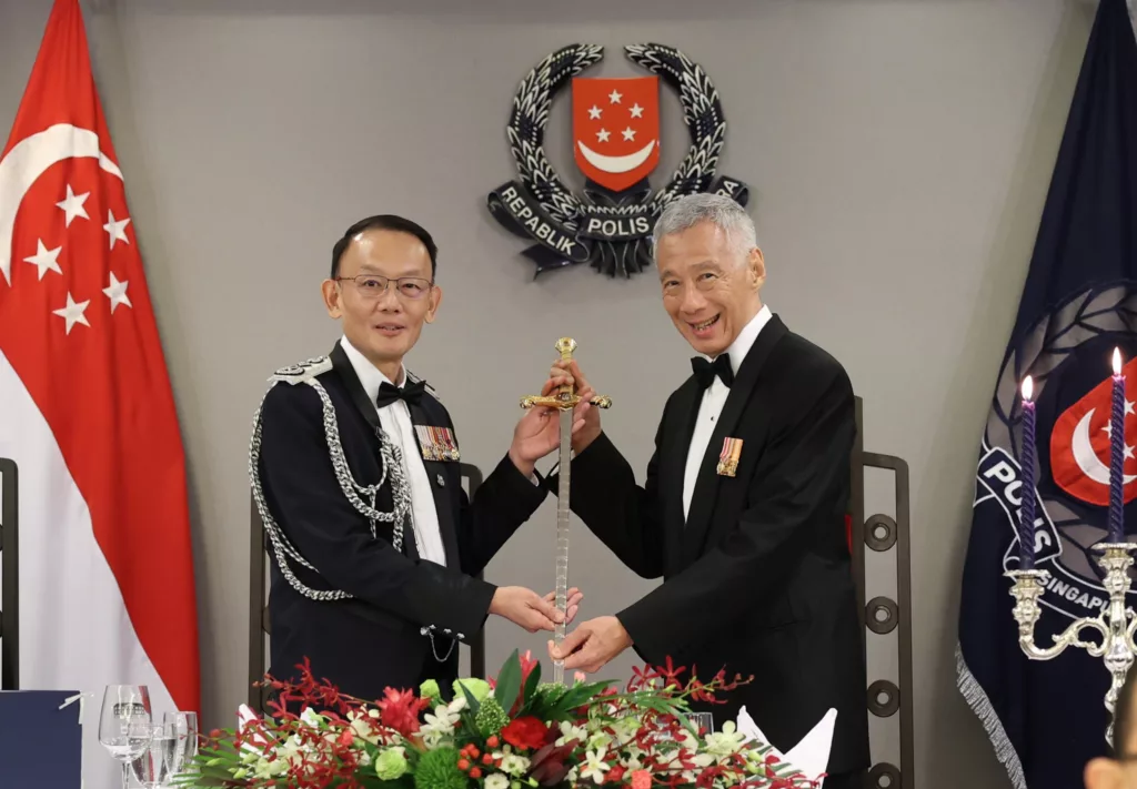 Singapore PM Lee Hsien Loong receives the Temasek Sword