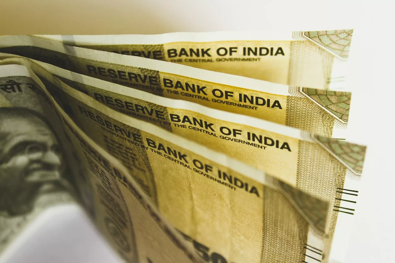 Cash piles are coming! Infosys to get USD 760 million equivalent of income tax refund