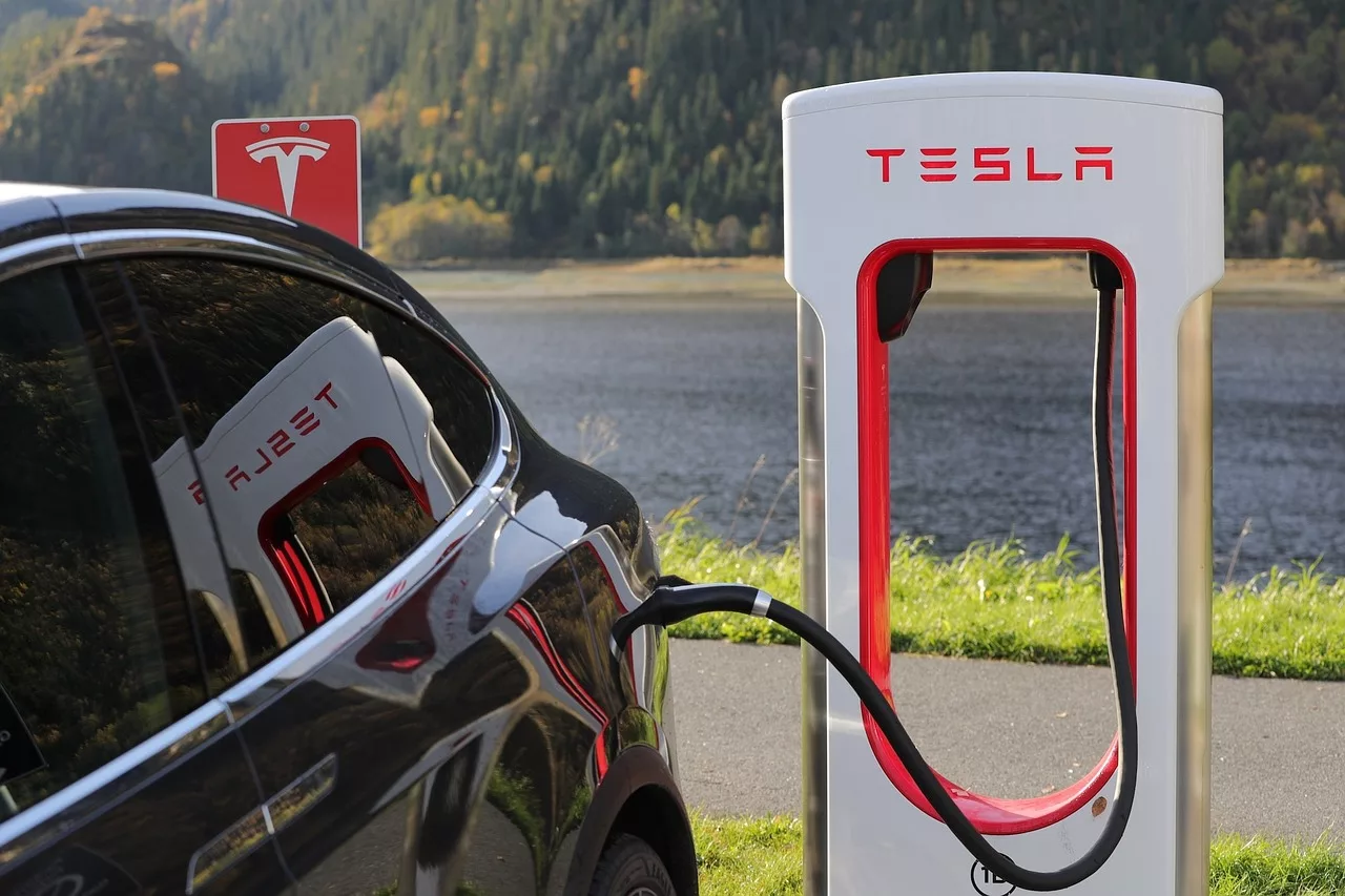 Tesla announces fresh round of layoffs