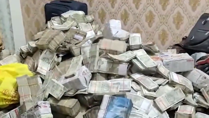 ED recovers huge cash from domestic help of Jharkhand minister Alamgir Alam's personal secretary.