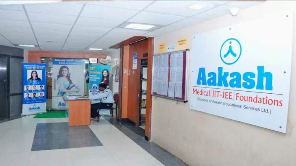 Aakash institute founder family and Blackstone are in talks with PEs to sell residual stake of 18%