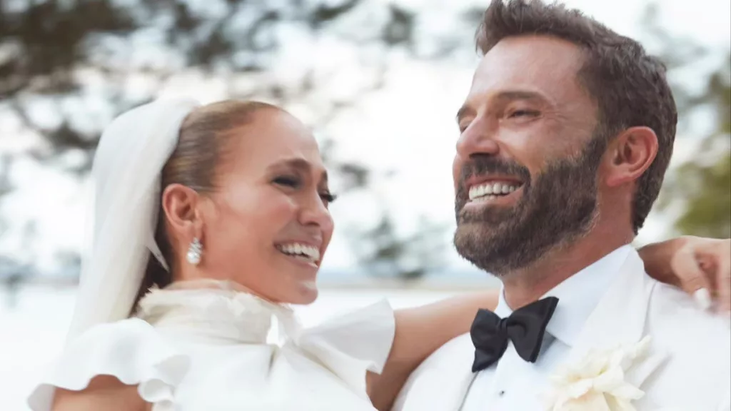 Jennifer Lopez and Ben Affleck on their wedding day. Photo courtesy: Free Press Journal