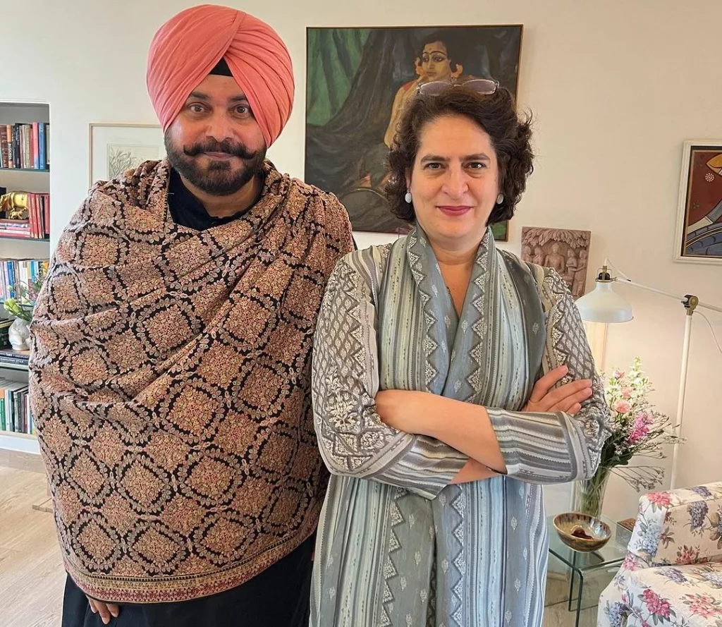 Navjot Singh Sidhu (left) with Congress general secretary Priyanka Gandhi Vadra