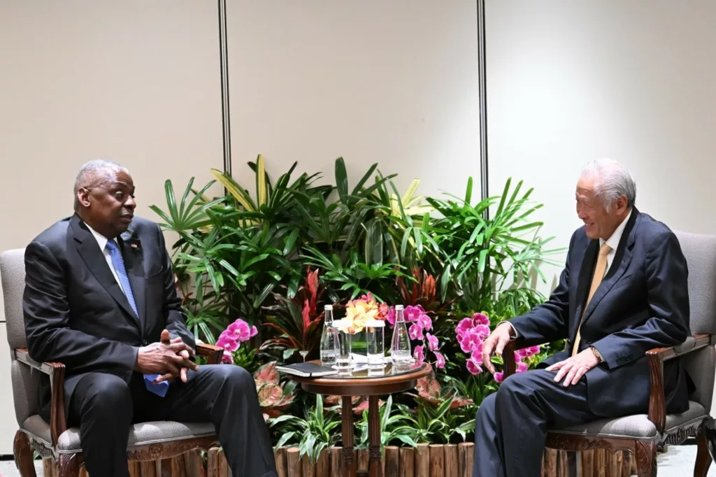 Lloyd Austin with Ng Eng Hen