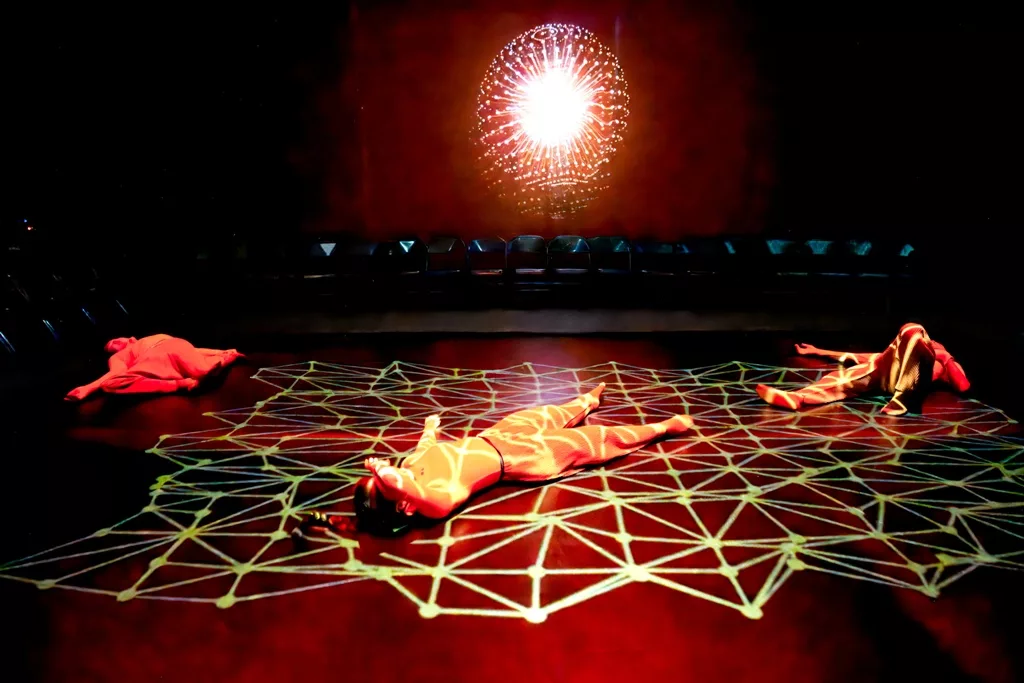 Wilful Machine examines humanity in a world of data and algorithms through movement, using the body as an interface. Photo courtesy: SIFA