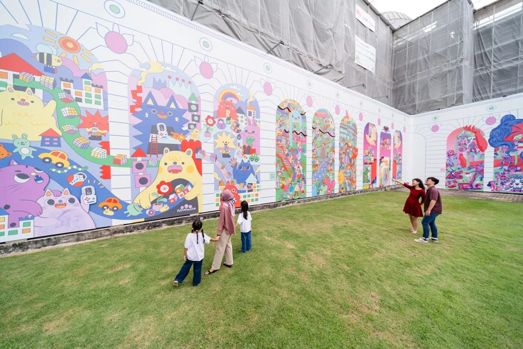 Five large-scale, interactive artworks by local artists adorning the Museum’s facade. Photo courtesy: National Museum of Singapore