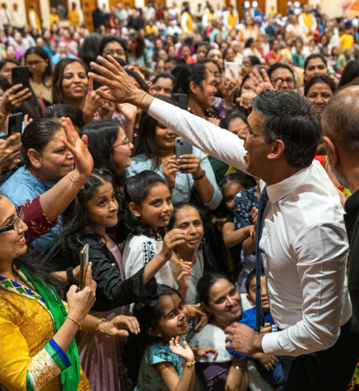 Rishi Sunak meets the Indian diaspora at the Neasden temple