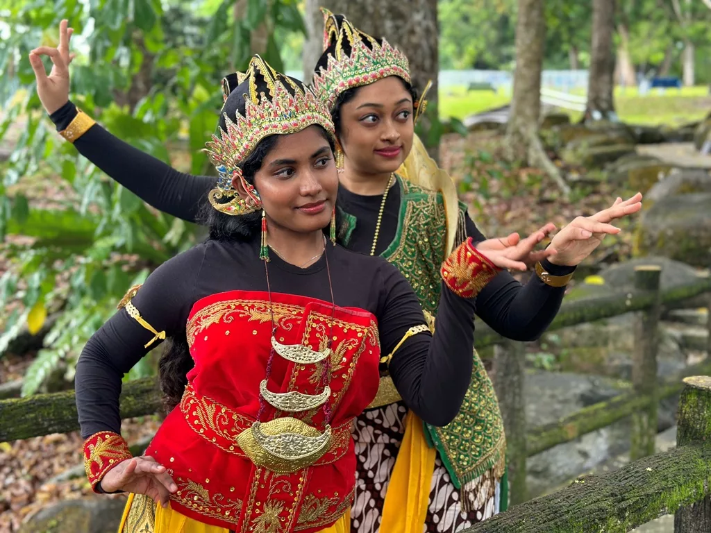 Indian dancers Rethika and Suvatha are performing the role of Roro Jonggrang and Bandung Bondowoso - The hero and heroine. Photo courtesy: Ramkumar  Vasudevan.