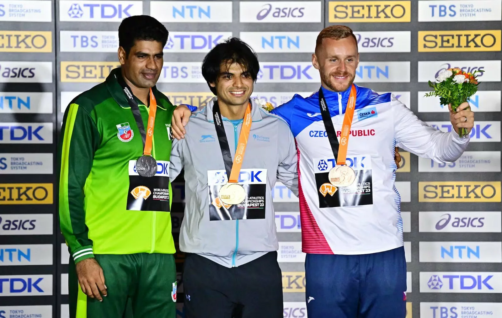 Arshad Nadeem wins Paris Olympics gold in javelin event by beating Indian Neeraj Chopra