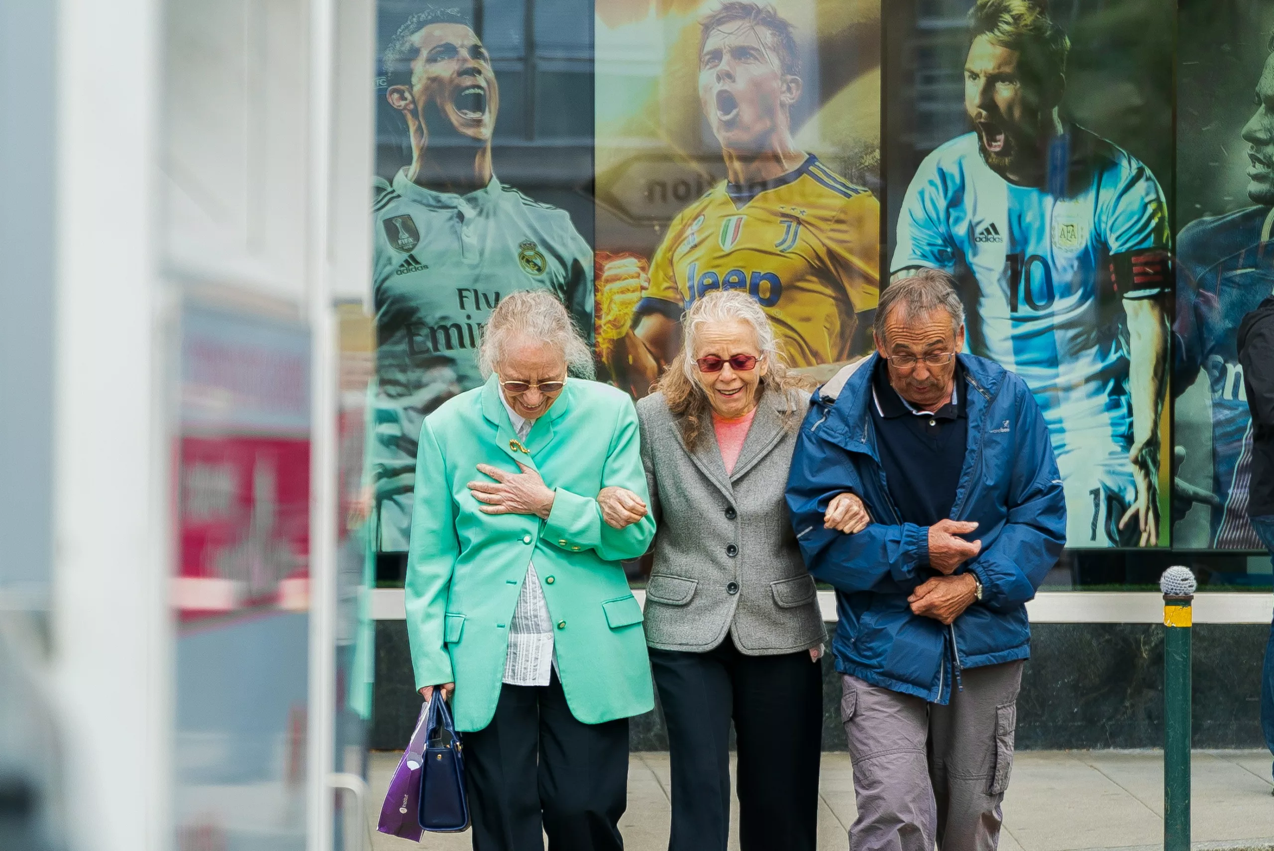 Humans age significantly in 40s and 60s, new study shows