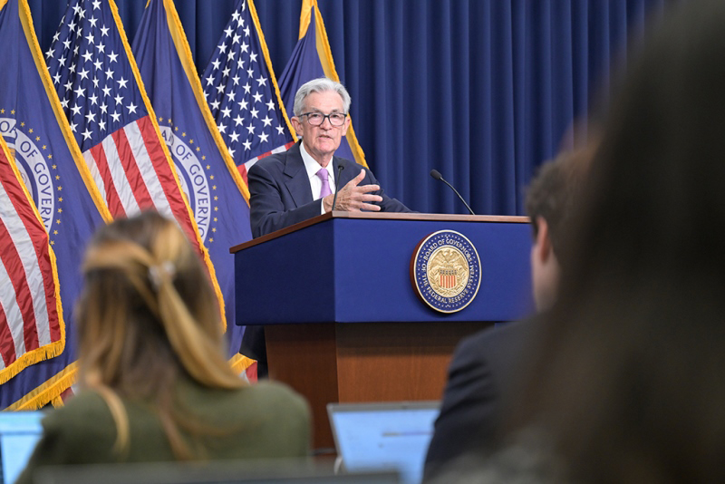 The decision, made by a vote of 11-to-1, lowers the benchmark lending rate to a range of 4.75 to 5.00 percent, as announced in a statement from the Fed.