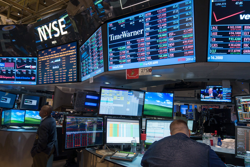 Led by tech stocks, Dow Jones jumps 500 points, S&P 500 hits record high after US Fed rate cuts