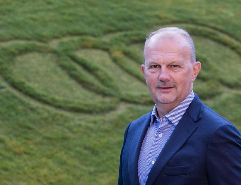 A top Audi executive dies after falling during his attempt to climb mountain. He fell 10,000 feet