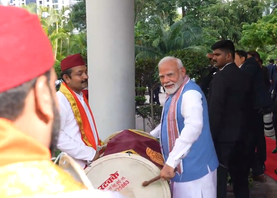 Prime Minister Narendra Modi welcomed by Indians in Singapore