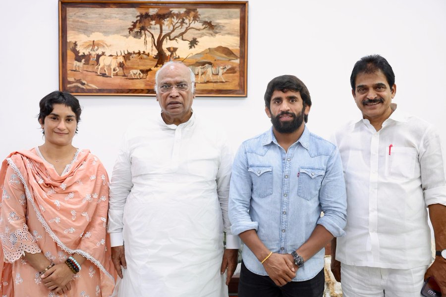 India's Olympian wrestlers Vinesh Phogat join politics