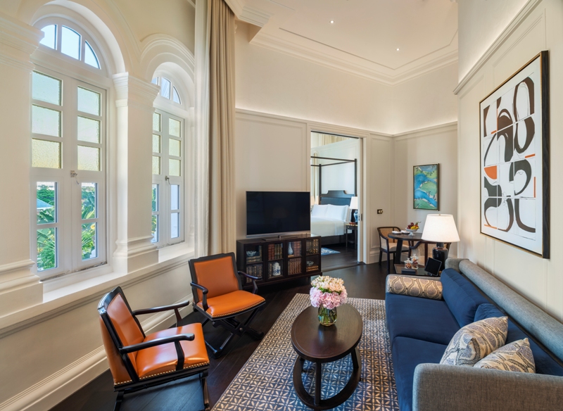 Promenade Suite living room in Raffles Singapore