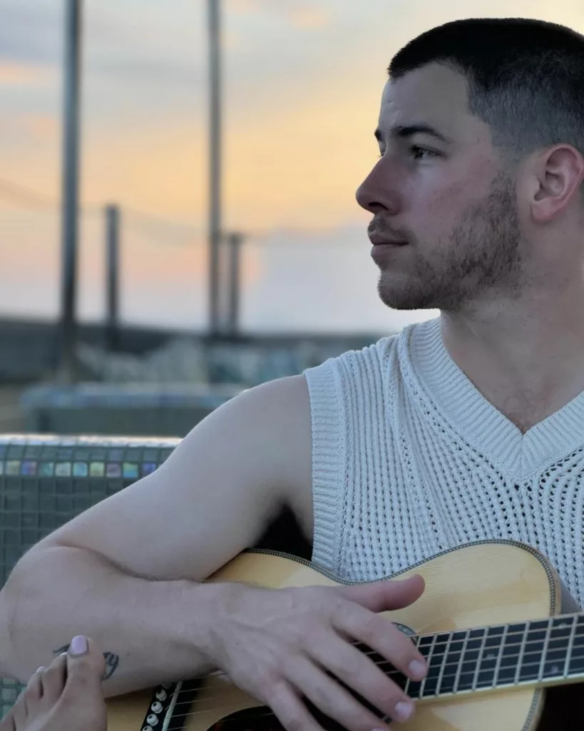 Apart from being an actor, Nick Jonas is also an accomplish musician and is part of the band Jonas Brothers. Photo courtesy: www.instagram.com/priyankachopra/