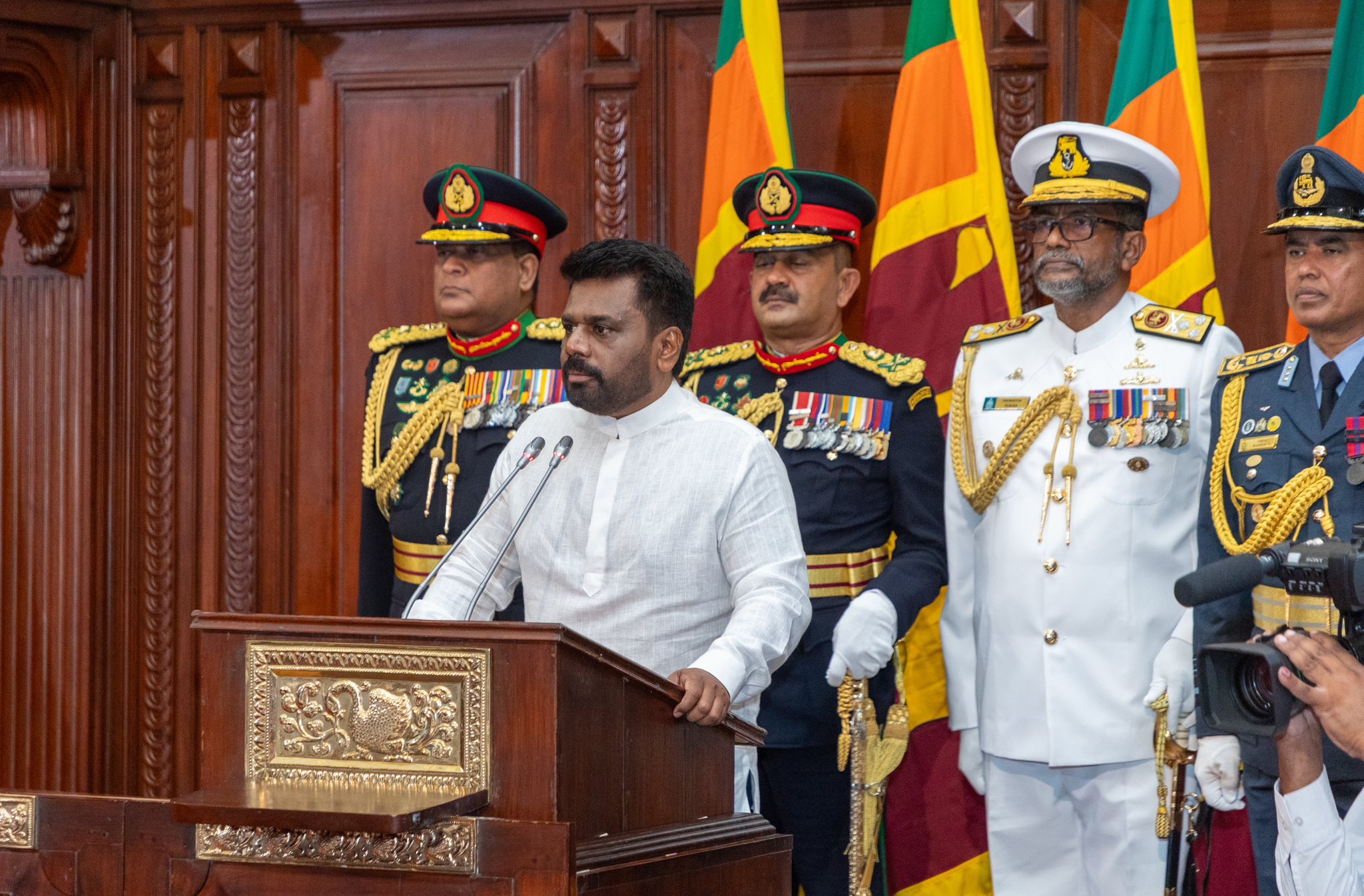 Anura Kumara Dissanayake takes oath as Sri Lankan President