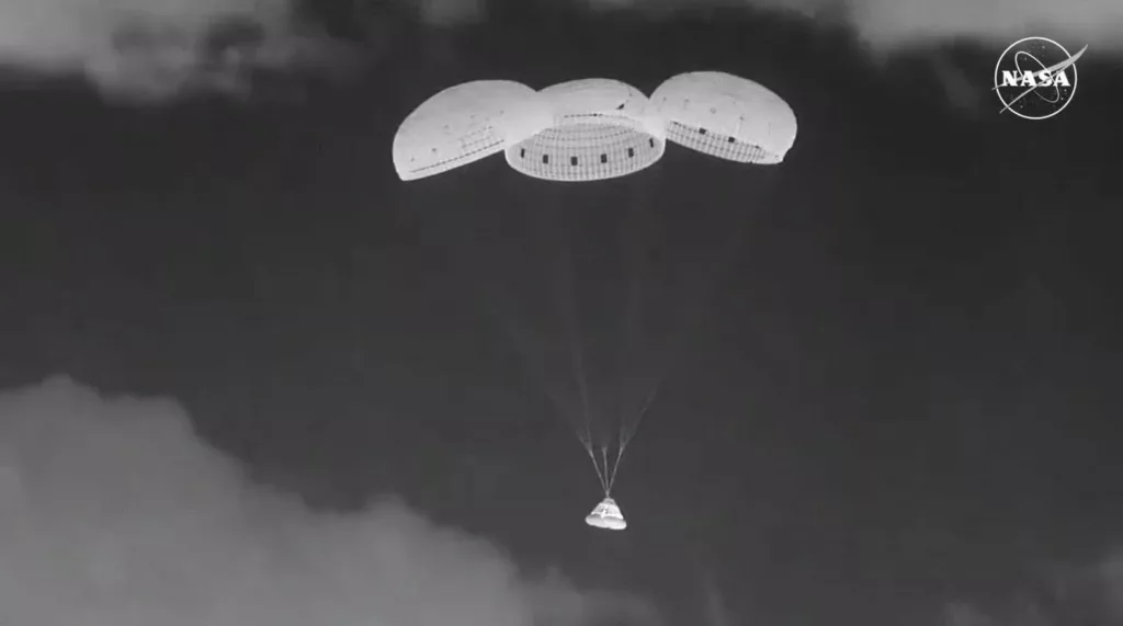 Boeing Starliner returning back to earth. Photo courtesy: x.com/NASA