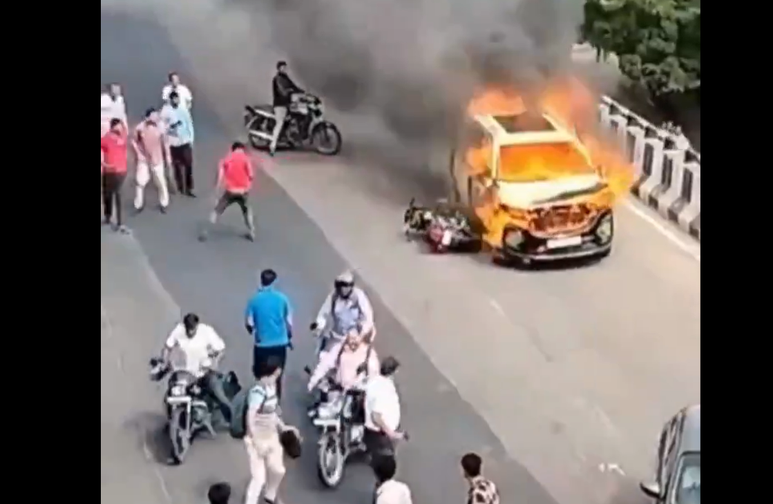 Flaming driverless car speeds through Jaipur road as pedestrians and motorists rush for safety