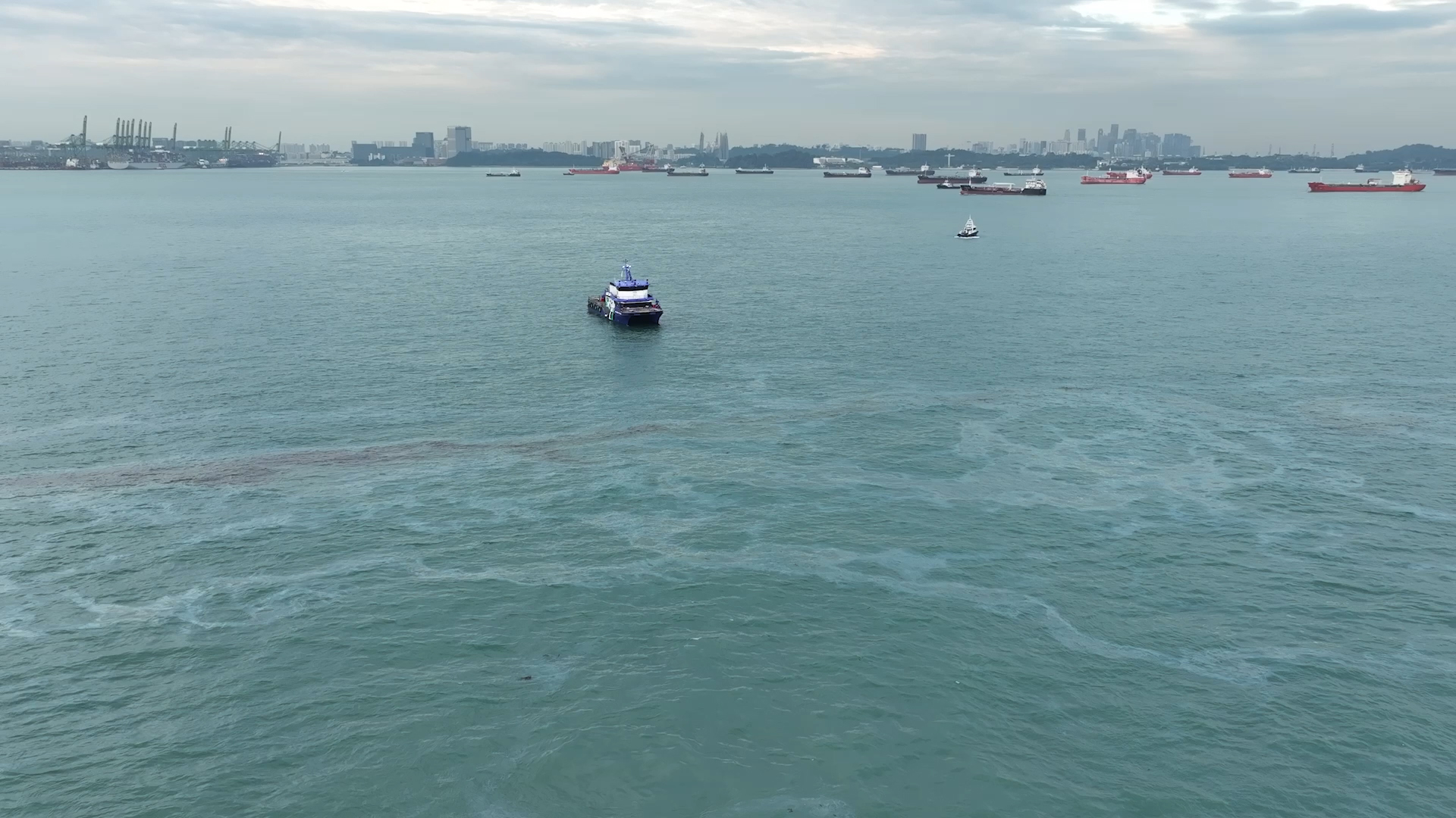 New oil spill in Singapore: 9.5-hour leak from Shell pipeline triggers emergency response