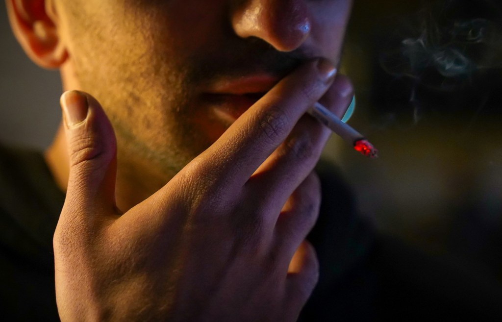 Cutting smoking rates to 5 percent by 2050 could extend life expectancy and prevent thousands of lung cancer deaths: Study
