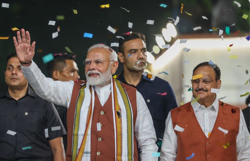 India Polls: BJP-led Mahayuti sweeps Maharashtra, INDIA retains Jharkhand; Priyanka Gandhi leads in Wayanad debut