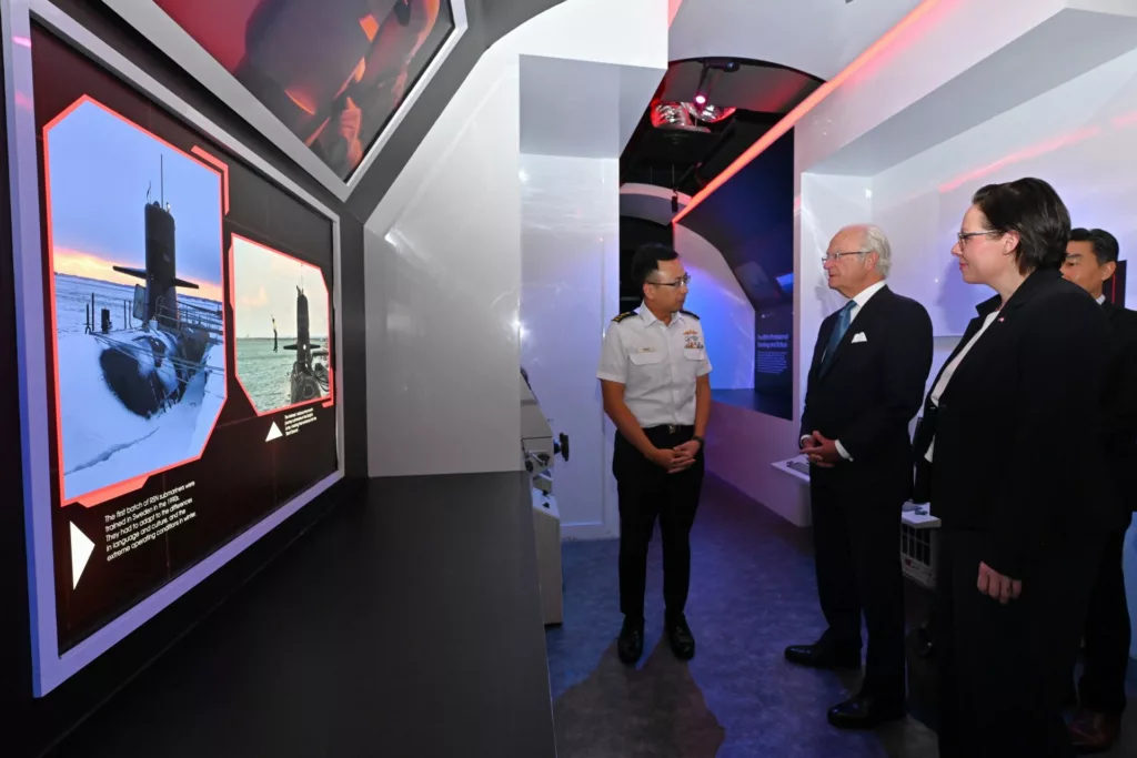 King Gustaf receiving a brief by RADM Sean Wat on the close defence cooperation between the Republic of Singapore Navy (RSN) and the Royal Swedish Navy, including the training of the RSN’s pioneer submariners in Sweden in the 1990s. Photo courtesy: www.mindef.gov.sg
