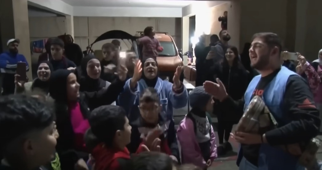 Thousands return to southern Lebanon following Israel-Hezbollah truce, despite ongoing tensions