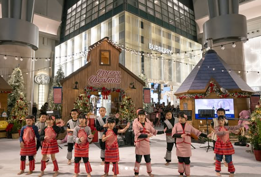 Chinese children perform at the Christmas village inside Taipei 101