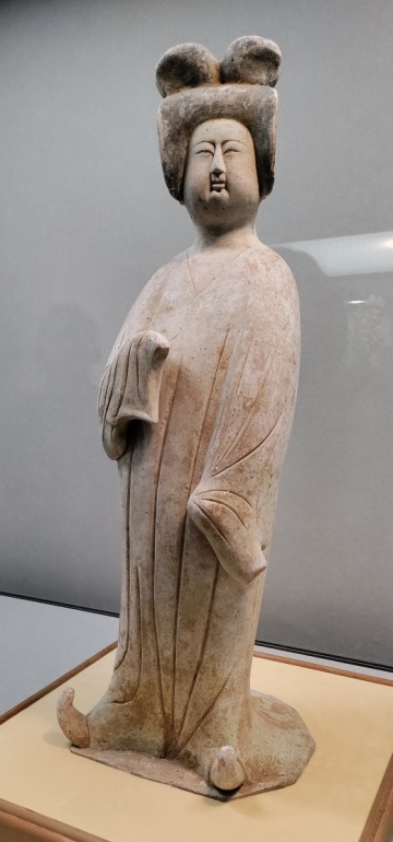 Statue of a Chinese lady