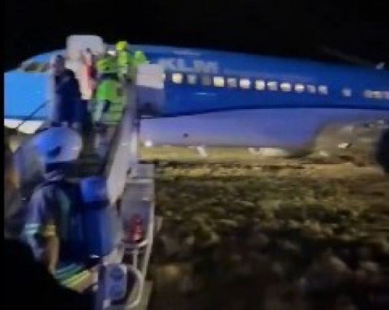 Amsterdam-bound Dutch plane skids off Oslo airport runway after emergency landing