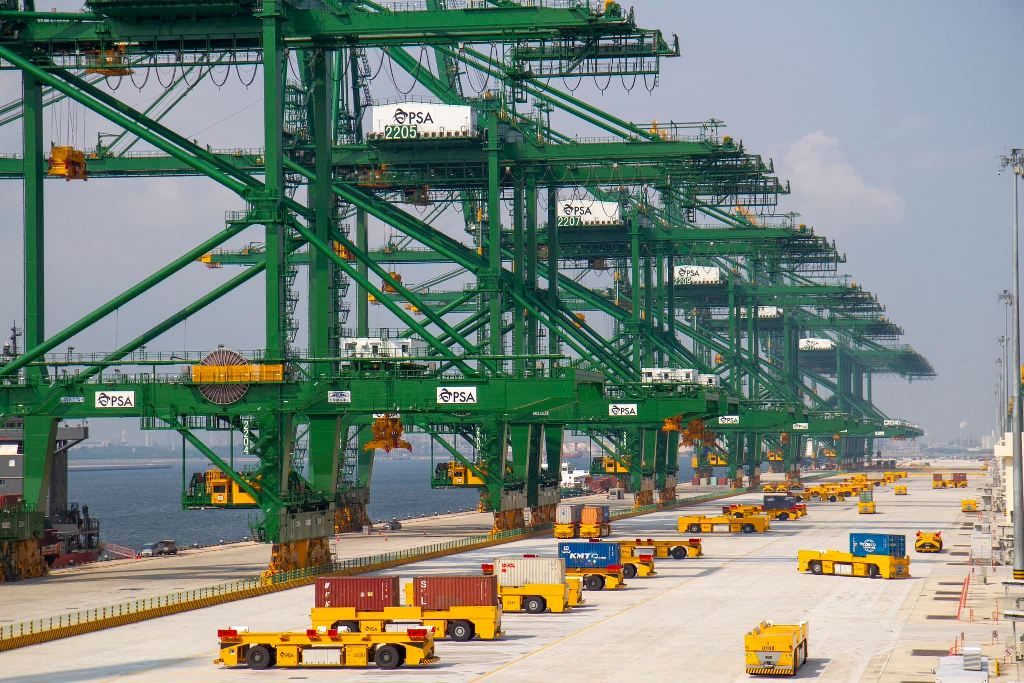 Port of Singapore. Photo courtesy: www.facebook.com/hongtat.chee