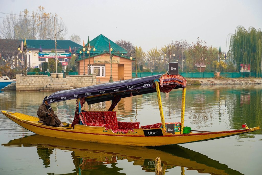 Uber rolls out Asia’s first water transport service in Jammu and Kashmir with shikara bookings on its app
