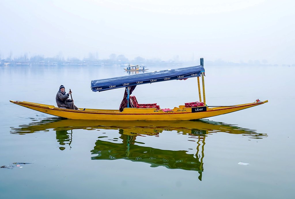 Each Uber shikara will accomodate four passengers for an hour-long ride. Photo courtesy: x.com/Uber_India