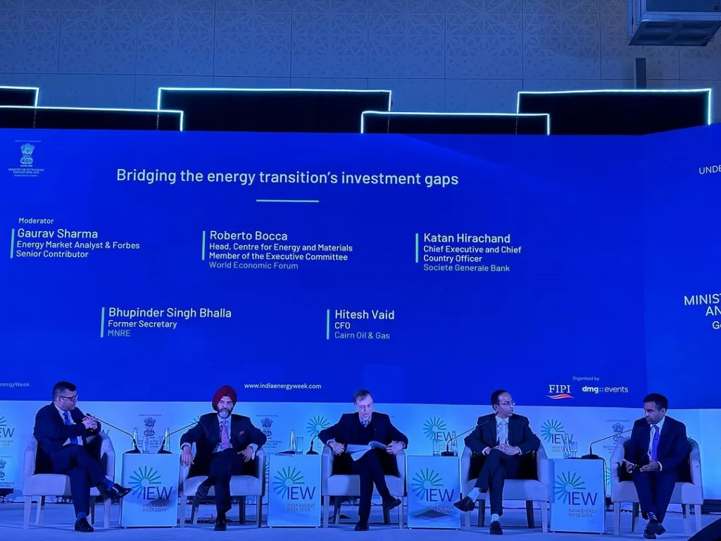 (Left to right) Moderator Gaurav Sharma, Bhupinder Singh Bhalla, Roberto Bocca, Hitesh Vaid and Katan Hirachand. Photo courtesy: www.instagram.com/cairnoilandgas