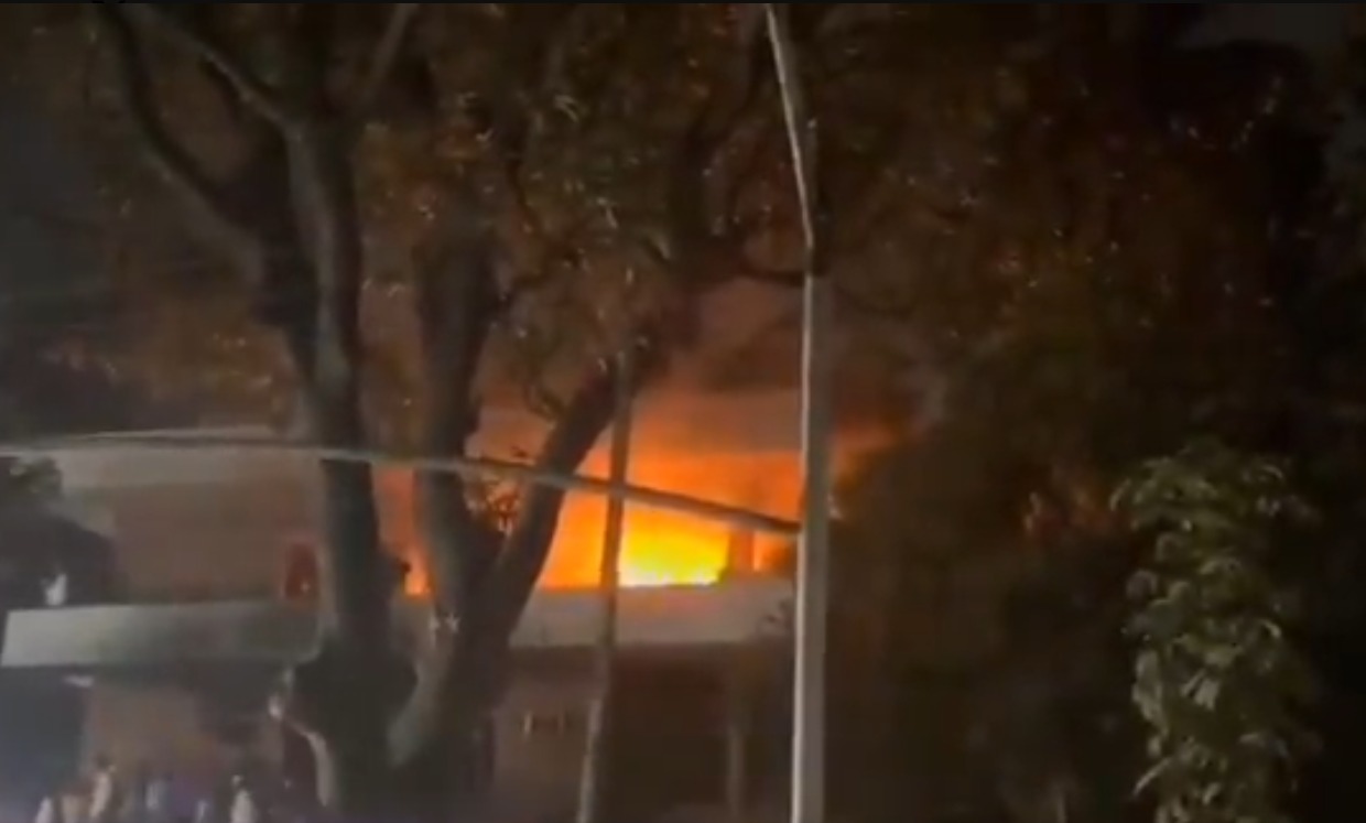Bangladesh: Bangabandhu Sheikh Mujibur Rahman’s residence set on fire in Dhaka